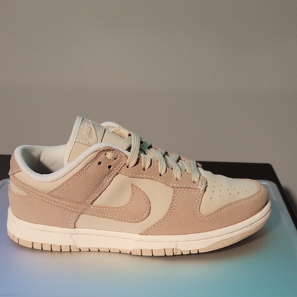 Nike DUNK Low SE_ Tan and Cream Casual Sneakers